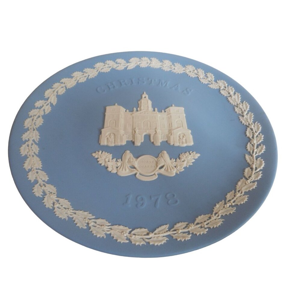VTG Wedgwood Christmas 1978 “Horse Guards” 8” Blue Collector Plate - Estate Find